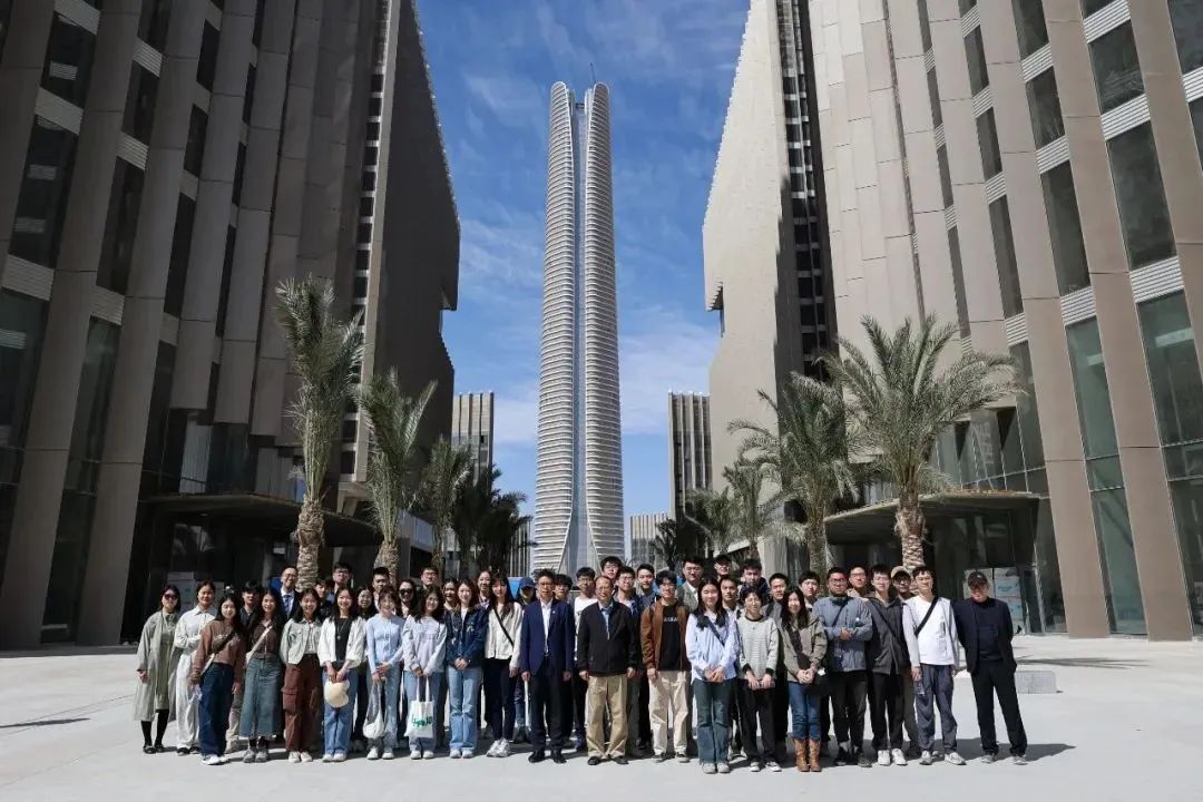 中国留学生到埃及新首都CBD项目参观交流1.jpg