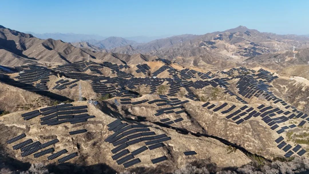 中国建筑三峡能源盂县100兆瓦光伏+储能项目顺利实现首次并网1.jpg