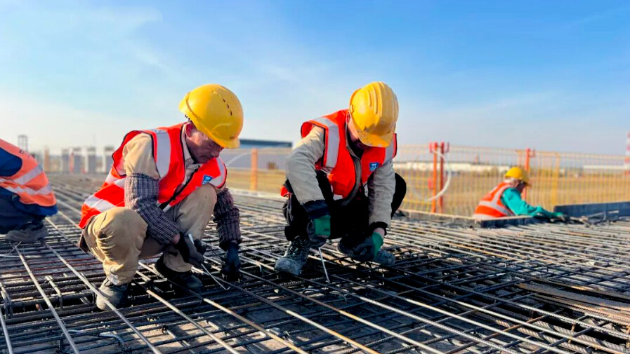 中国建筑塞尔维亚鲁马市机械设备制造基地提前通过竣工验收2(1).jpg 中国建筑塞尔维亚鲁马市机械设备制造基地提前通过竣工验收2(1).jpg