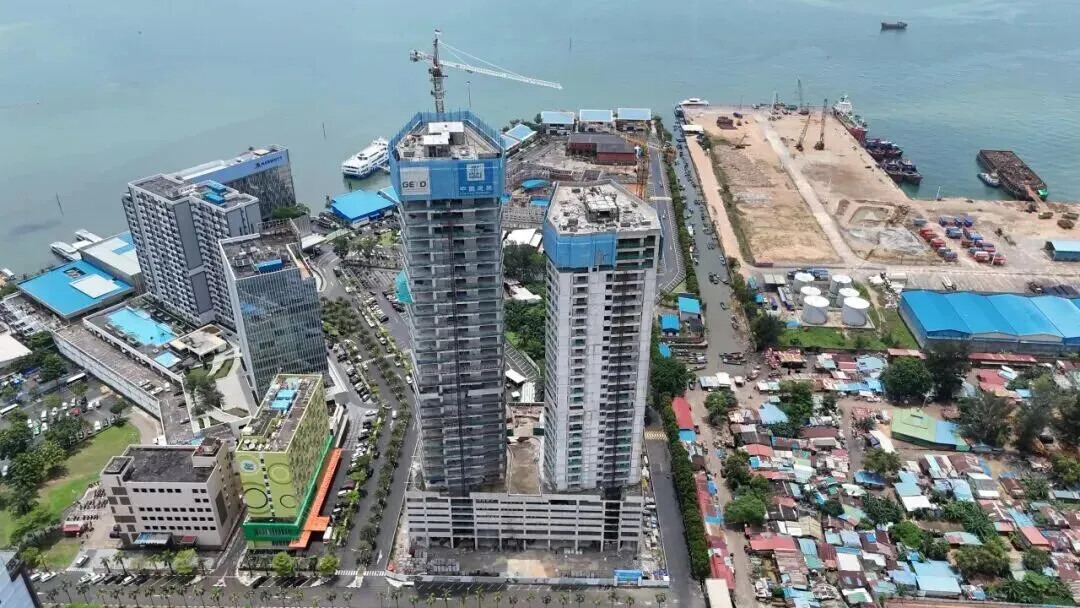 中国建筑巴淡岛联合广场项目举行封顶仪式（2）(1).jpg