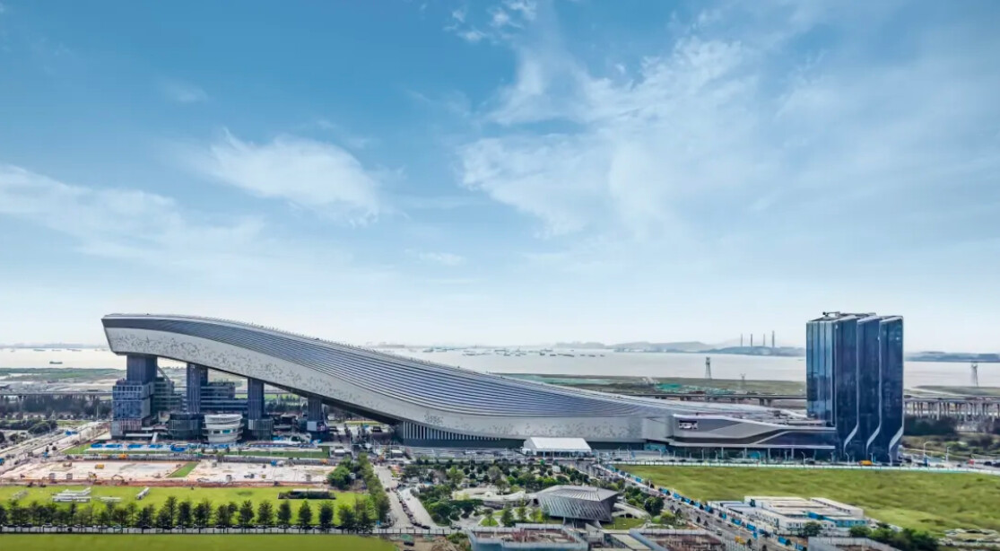 中国建筑打造的全球最大室内滑雪场正式开业 1(1).jpg