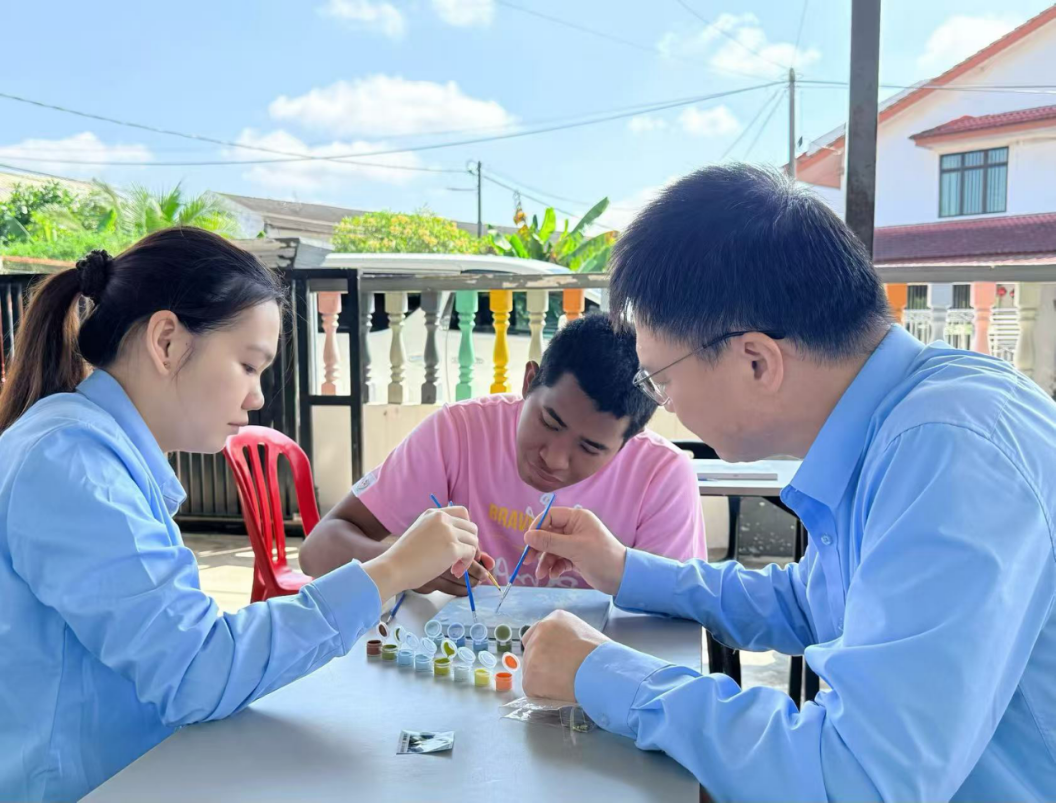 中国建筑在菲律宾、马来西亚开展公益活动 (7).png