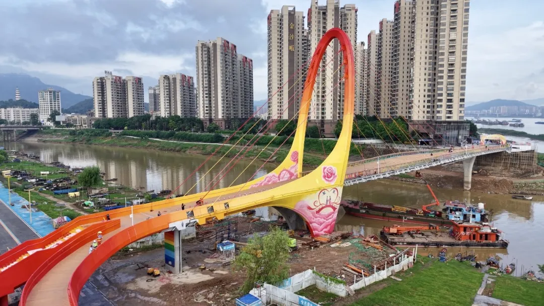 中国建筑全国首座全国产碳纤维索斜拉桥正式通车1.webp 中国建筑全国首座全国产碳纤维索斜拉桥正式通车1.webp