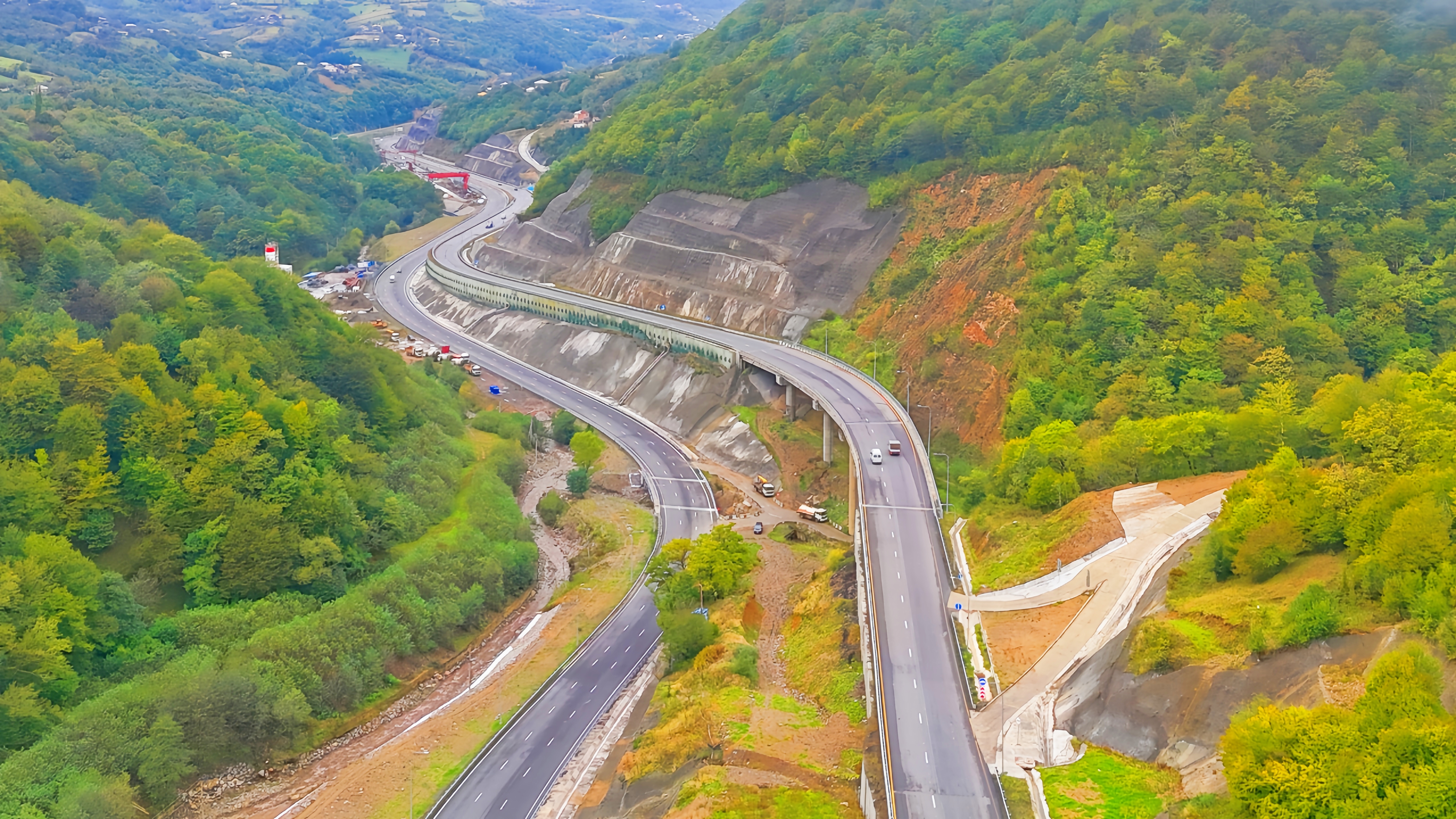 中国建筑承建的格鲁吉亚E60高速公路F1标段完工01.jpg