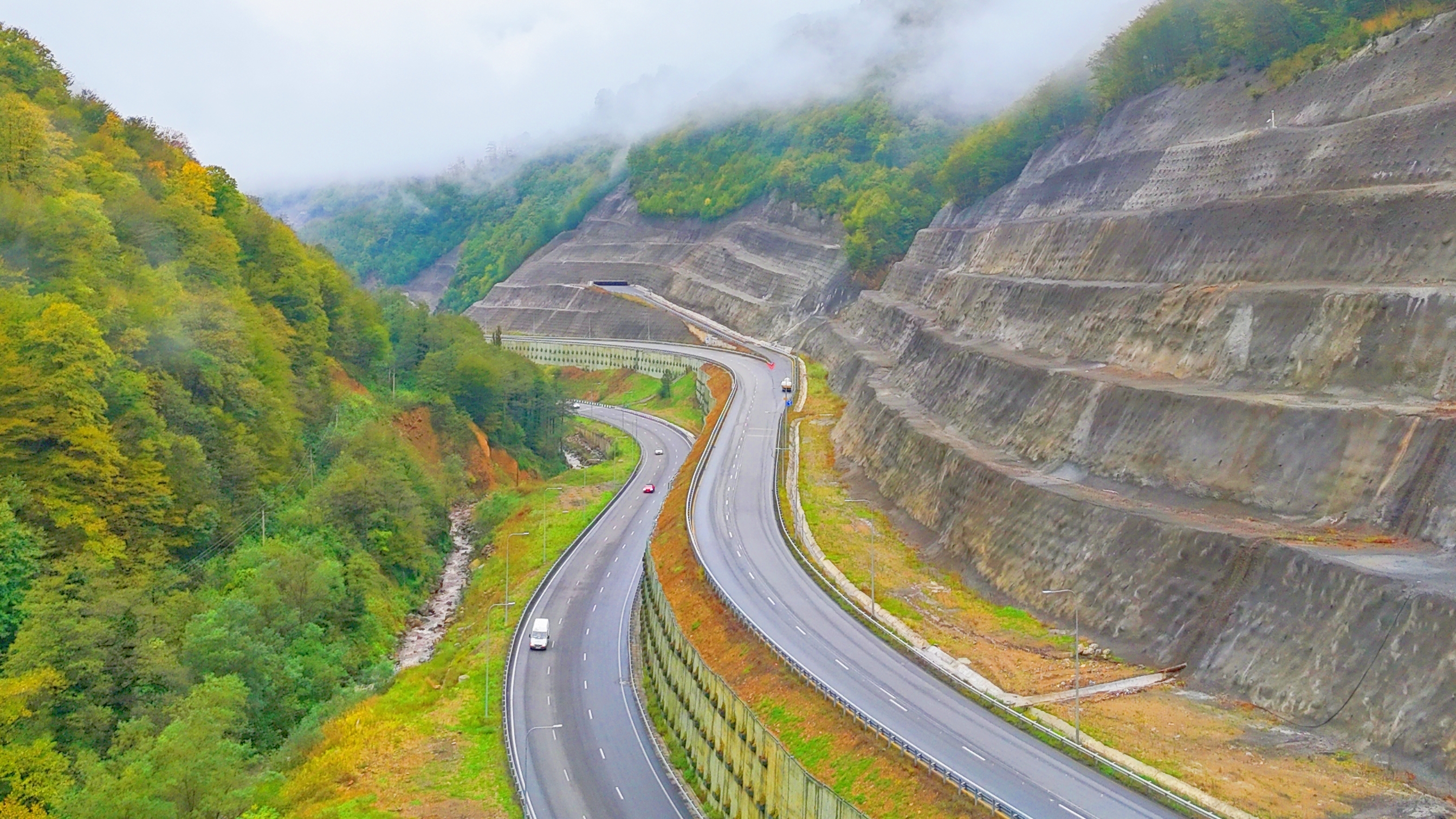 中国建筑承建的格鲁吉亚E60高速公路F1标段完工03.jpg
